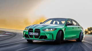 BMW M3 CS har 550 hästkrafter och ett vridmoment på 650 Nm. Kort sagt: Detta är en fyrhjulsdriven värstingmaskin. Maxfarten spärras elektroniskt först vid 302 km/h.