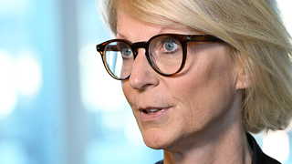 Utmaning för finansminister Elisabeth Svantesson. EU-kommissionen förväntar sig att den svenska ekonomin backar med 0,8 procent under 2023, som enda minusland i unionen.