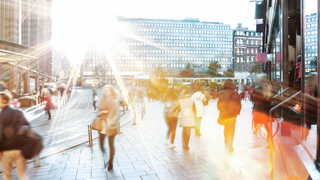 Vissa tecken på avmattning på arbetsmarknaden