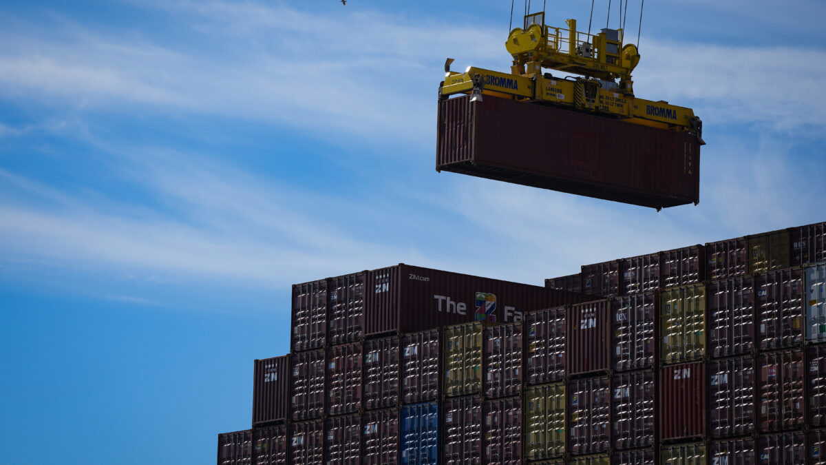 Geopolitisk oro och konflikter stoppar inte världsekonomin från att växa i år och nästa år, enligt Business Swedens senaste rapport. Arkivbild. 