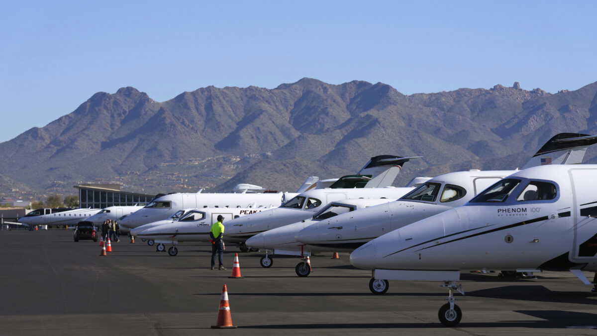 Nästan 100 privatjet lyfte i närheten av Super Bowls finalarena inom två timmar efter att finalen i amerikansk fotboll avslutats i år, enligt Business Insider. Organisationen Oxfam kritiserar det flitiga privatflygandet. Arkivbild.
